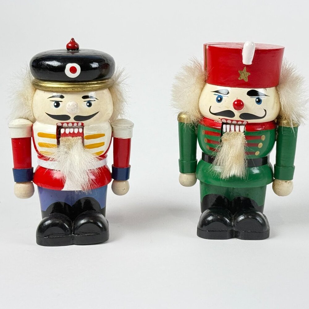 Vintage Handmade Wooden Nutcrackers Pair 6in Red Green Folk Art DAMAGED